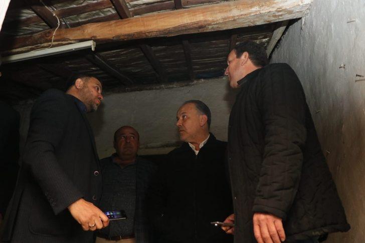 AK Partili Metin Yavuz evleri yanan ailenin yardımına koştu G3