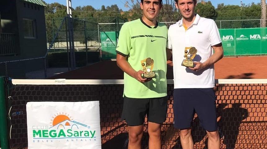 Milli tenis&ccedil;i Umut Akkoyun, Antalya&rsquo;da &ccedil;iftlerde şampiyon