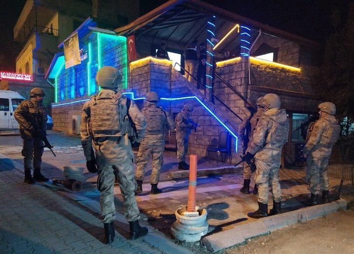 Denizli'de 5 saat süren dev fuhuş operasyonu! 50'yi aşkın kadın gözaltında G1