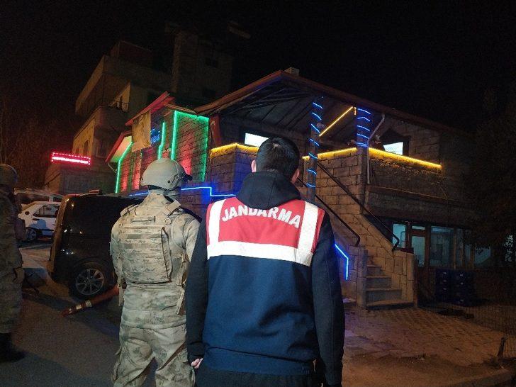 Denizli'de 5 saat süren dev fuhuş operasyonu! 50'yi aşkın kadın gözaltında G2