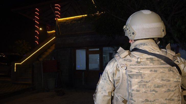 Denizli'de 5 saat süren dev fuhuş operasyonu! 50'yi aşkın kadın gözaltında G4