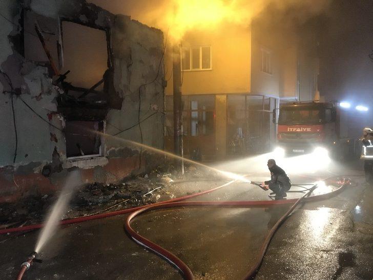 Bursa’da 2 katlı ev alev alev yandı G4