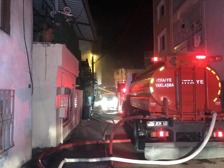 Bursa’da 2 katlı ev alev alev yandı G5