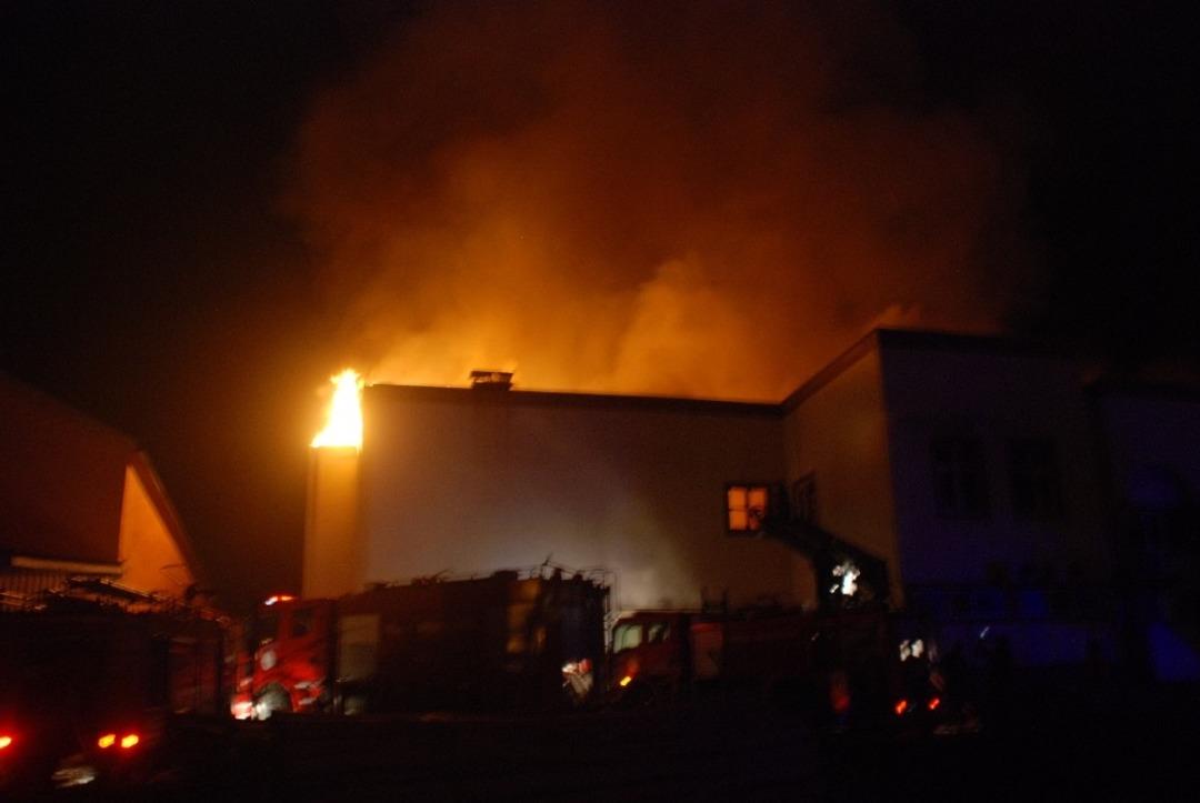 Son dakika! Tokat'ta Yazmacılar &Ccedil;arşısı'nda yangın