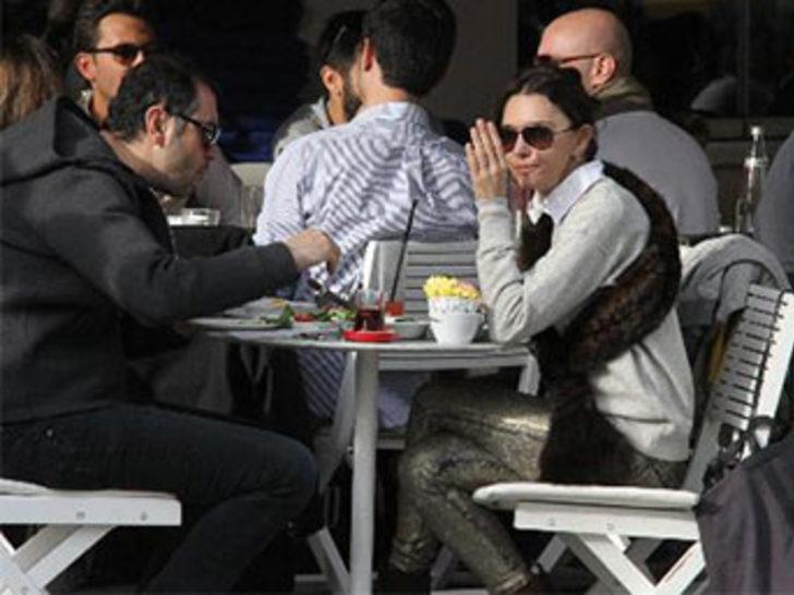 Hande Ataizi'den yüzük şov G2