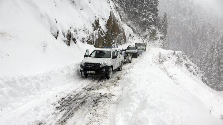 Dünyanın en tehlikeli yolunu geçip 3 kişinin yaşadığı köye ulaştılar G5