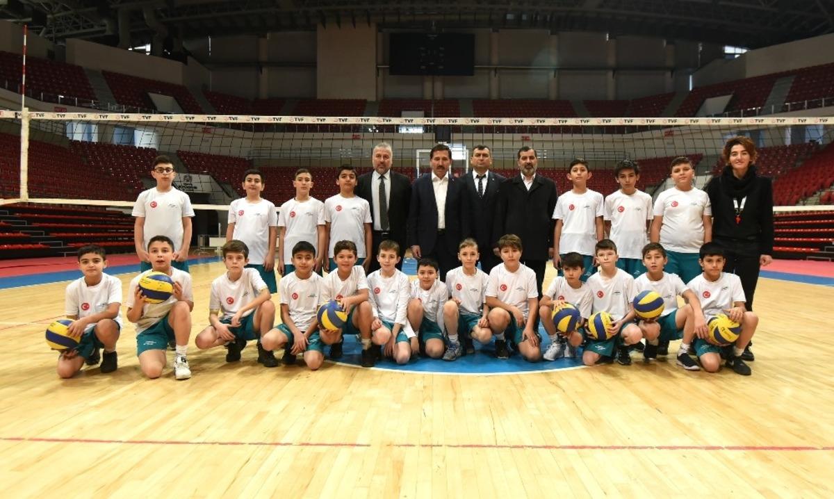 Karataylı &ccedil;ocuklar geleceğe sporla hazırlanıyor