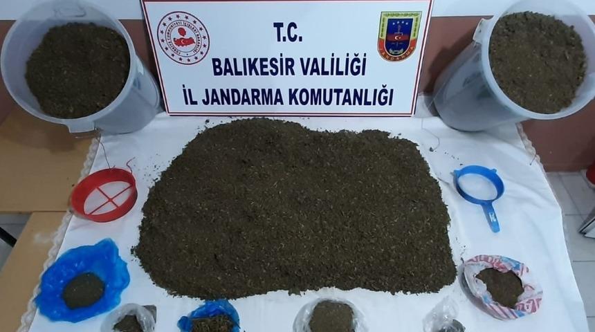 Erdek&rsquo;te jandarma ormanda uyuşturucu ele ge&ccedil;irdi