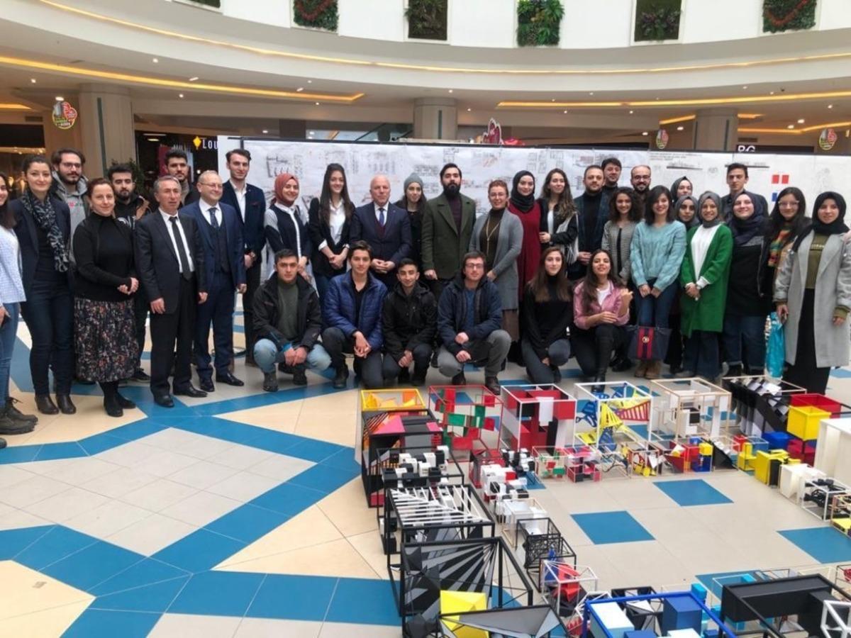 Mimarlık ve Tasarım Fak&uuml;ltesi&rsquo;nden g&ouml;z kamaştıran sergi