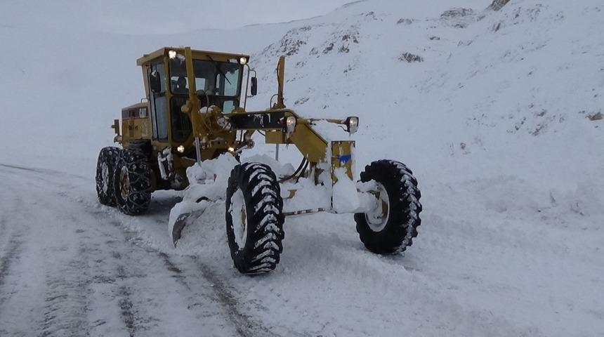 Van’da kardan kapanan yollar açılıyor