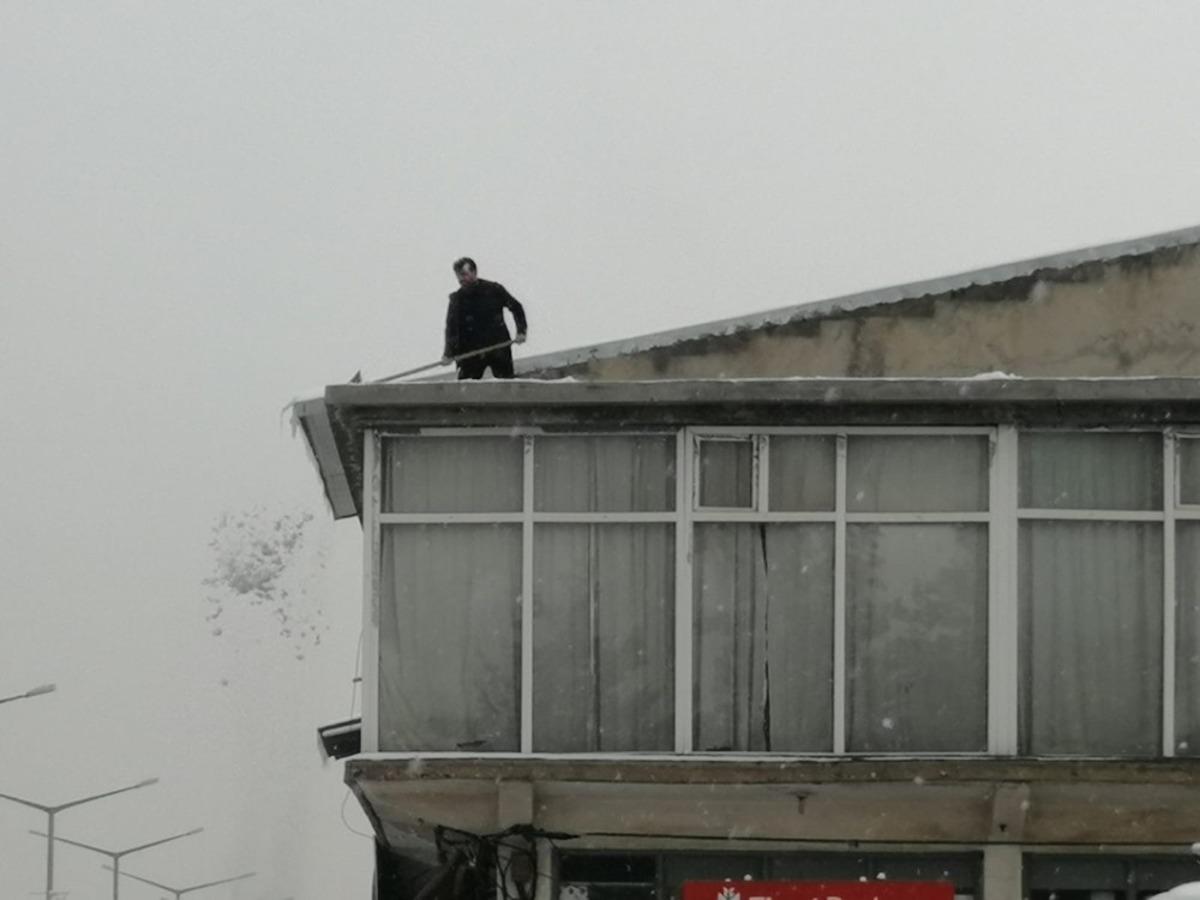 Ahlat&rsquo;ta kar yağışı