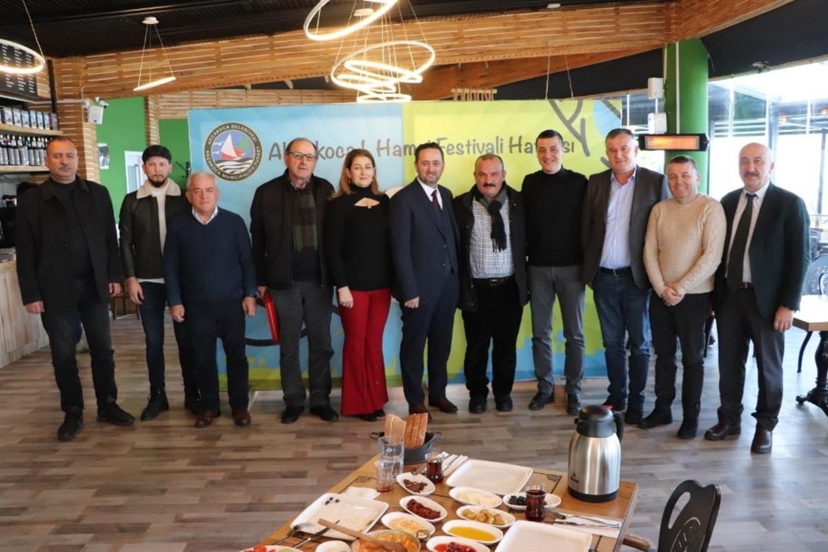 Başkan Yanmaz Hamsifest&rsquo;e katkıda bulunan iş adamlarına plaket verdi