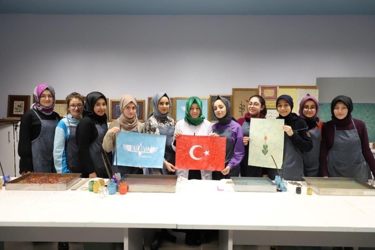 Akademi lisede hayaller ebruya kağıda işlendi