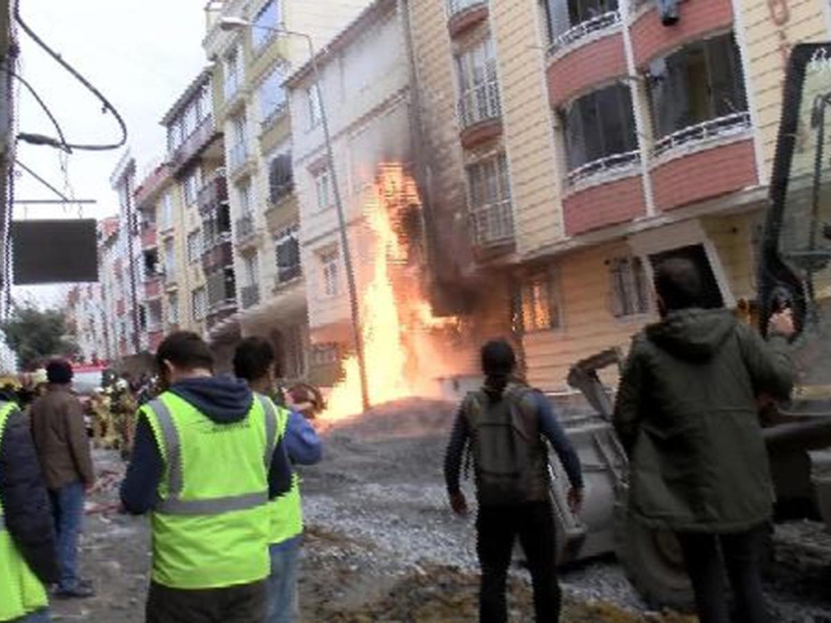 Esenyurt&rsquo;ta korkutan anlar! Doğalgaz borusu patladı