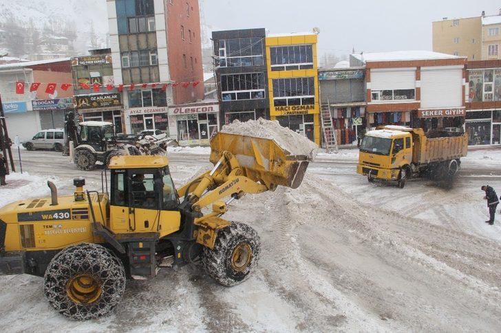 Başkale Belediyesinden karla mücadele çalışması G3