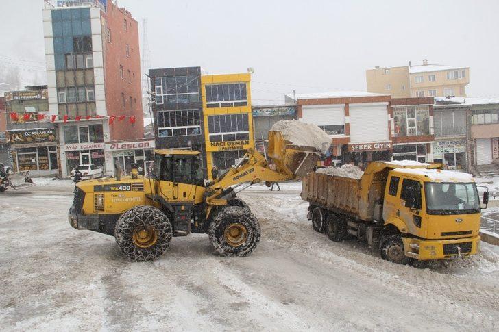 Başkale Belediyesinden karla mücadele çalışması G5