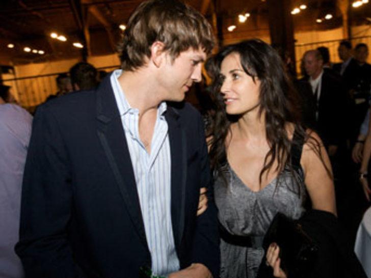 Demi Moore ve Ashton Kutcher boşandı G1