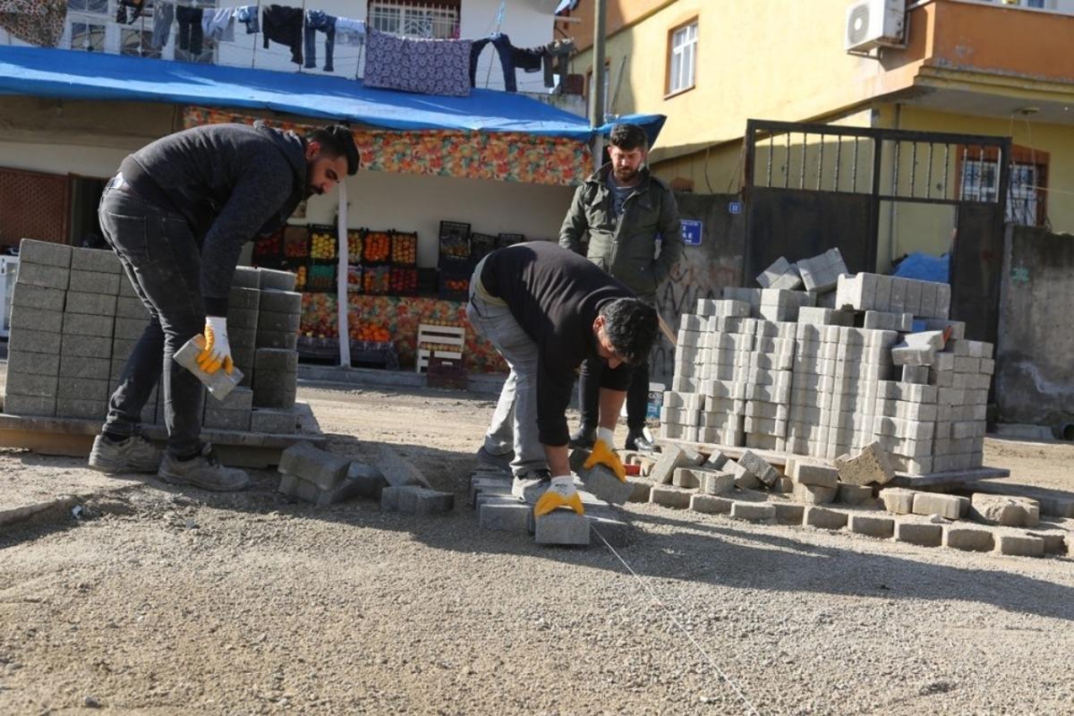 Cizre&rsquo;de yol yapım, onarım ve parke taşı d&ouml;şeme &ccedil;alışması
