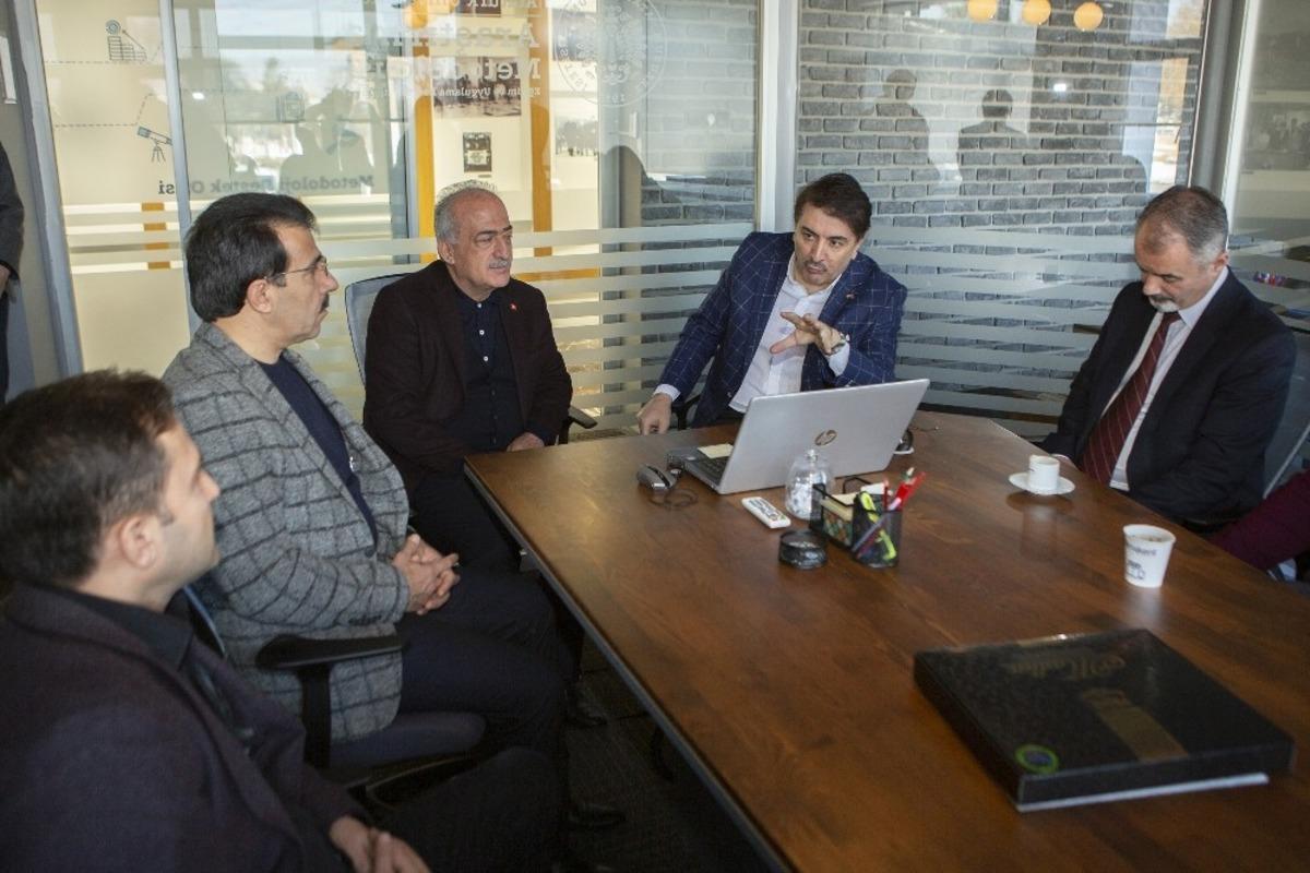 Milletvekili Aydemir Atat&uuml;rk &Uuml;niversitesinde incelemelerde bulundu