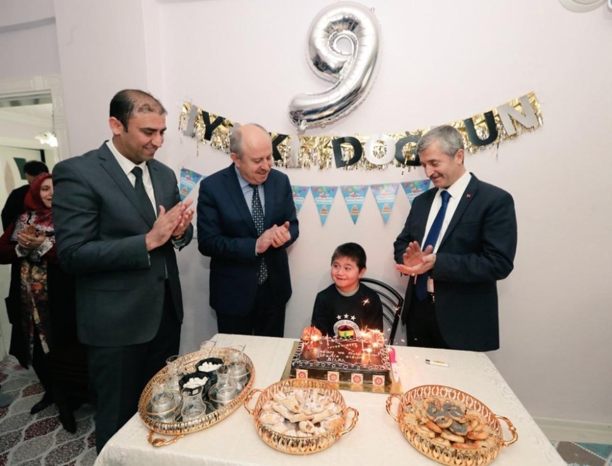 Karnesini doğum g&uuml;n&uuml;nde aldı