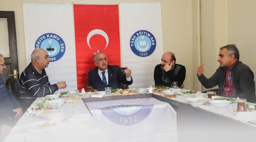 Kurum ve kuruluş temsilcileriyle istişareler sürüyor