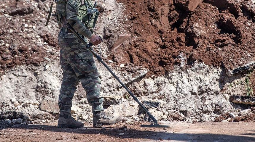  Şanlıurfa-Akçakale yolunda EYP bulundu! Yol trafiğe kapatıldı