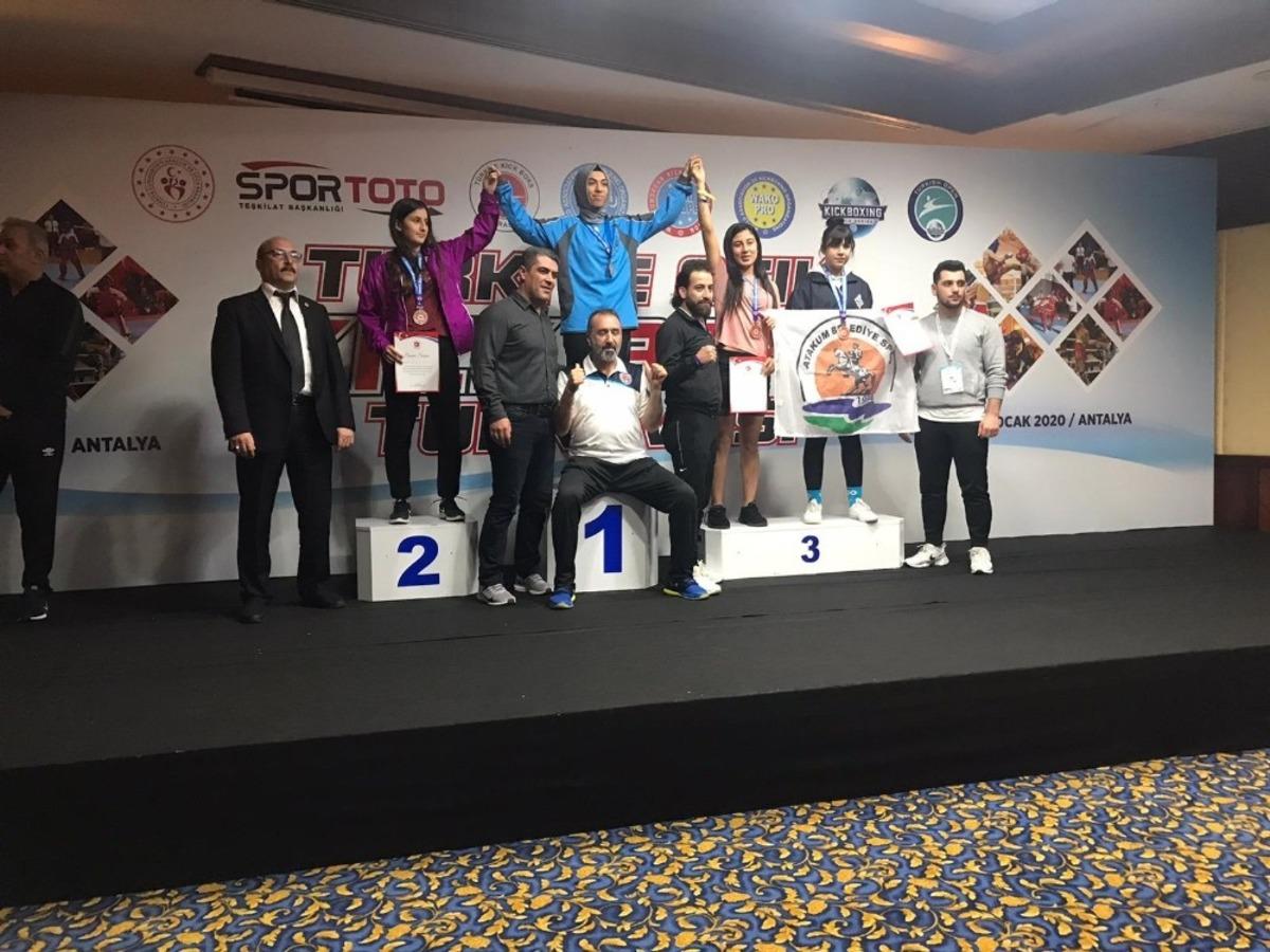 Atakum Belediyespor&rsquo;dan &uuml;&ccedil;l&uuml; bronz başarı