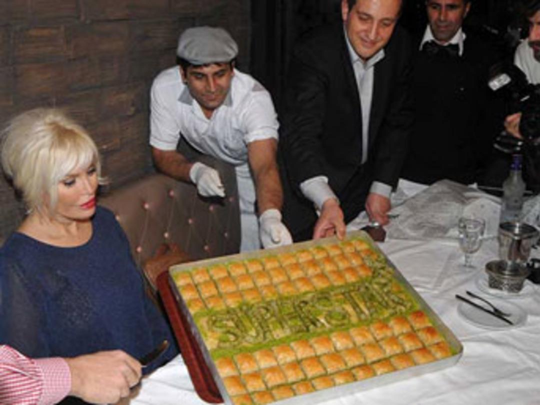 Ajda Pekkan &ccedil;iğ k&ouml;fteleri tavana attı