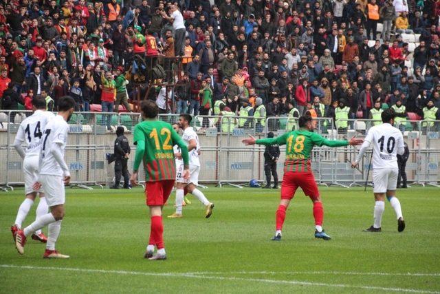 Amed Sportif Faaliyetler evinde berabere kaldı 1
