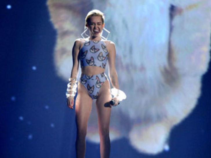 Miley Cyrus 1 numara oldu G3