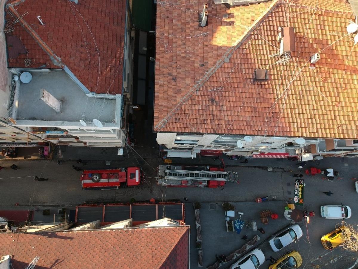 Isparta&rsquo;da korku dolu dakikalar! İtfaiye dar sokağa giremedi