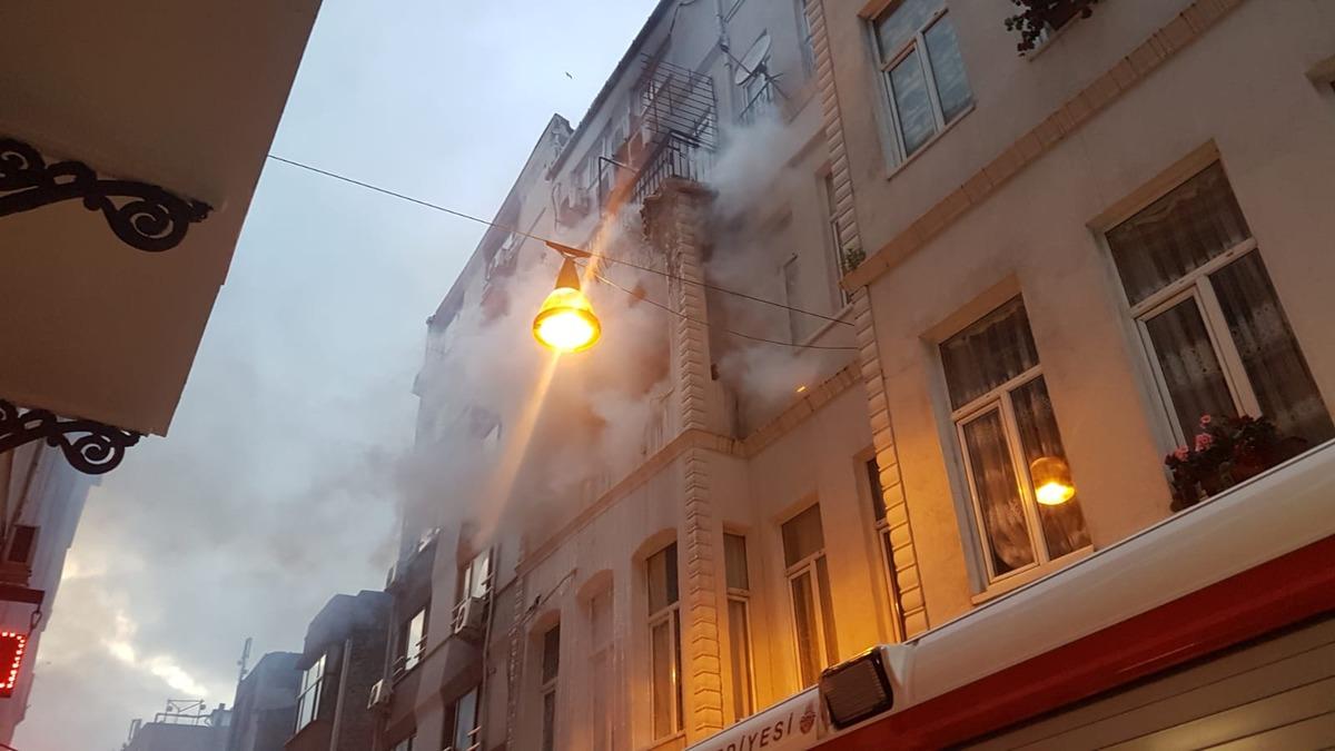 Beyoğlu'nda otelde korkutan yangın