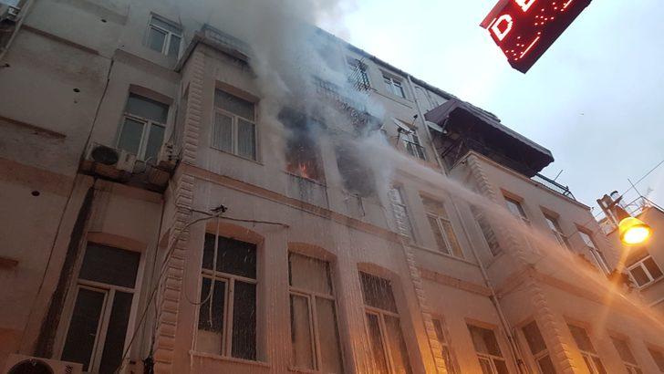 Beyoğlu'nda otelde korkutan yangın G2