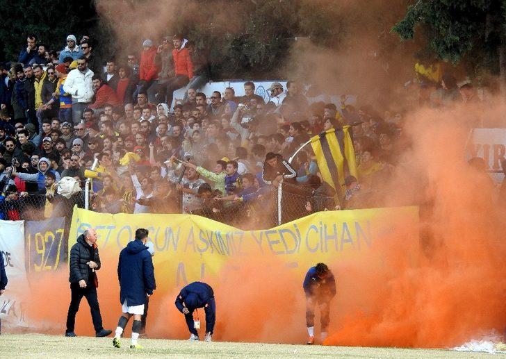 Çeşme Belediyespor-Alaçatıspor derbisi sonrası tribünler karıştı G2