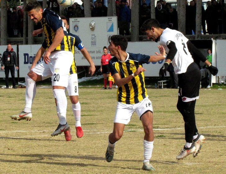 Çeşme Belediyespor-Alaçatıspor derbisi sonrası tribünler karıştı G4