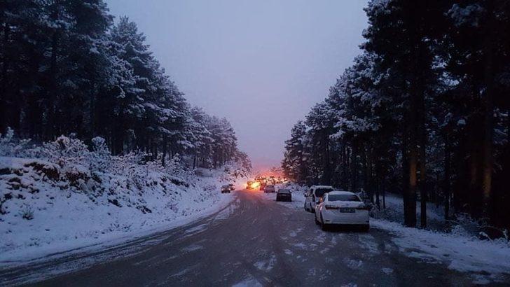 Kar görmeye giden vatandaşlar araçlarıyla mahsur kaldı G3