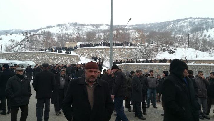 Bitlisli kanaat önderi Çevik, binlerce kişinin katılımıyla toprağa verildi G3