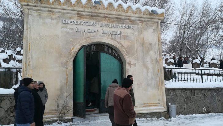 Bitlisli kanaat önderi Çevik, binlerce kişinin katılımıyla toprağa verildi G5