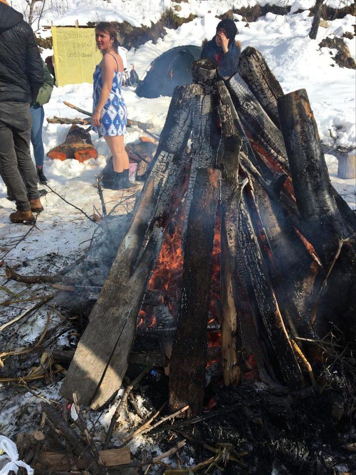 Rize'deki Kış Yüzme Şenliği'nde şaşırtan görüntüler G3