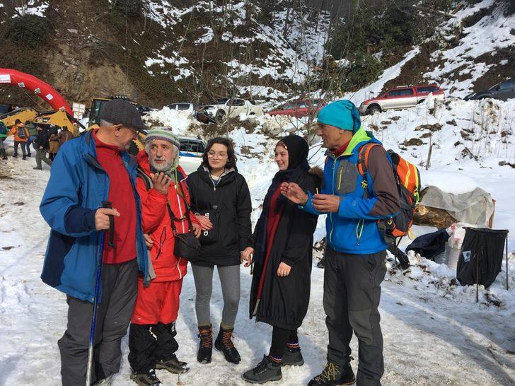 Rize'deki Kış Yüzme Şenliği'nde şaşırtan görüntüler G4