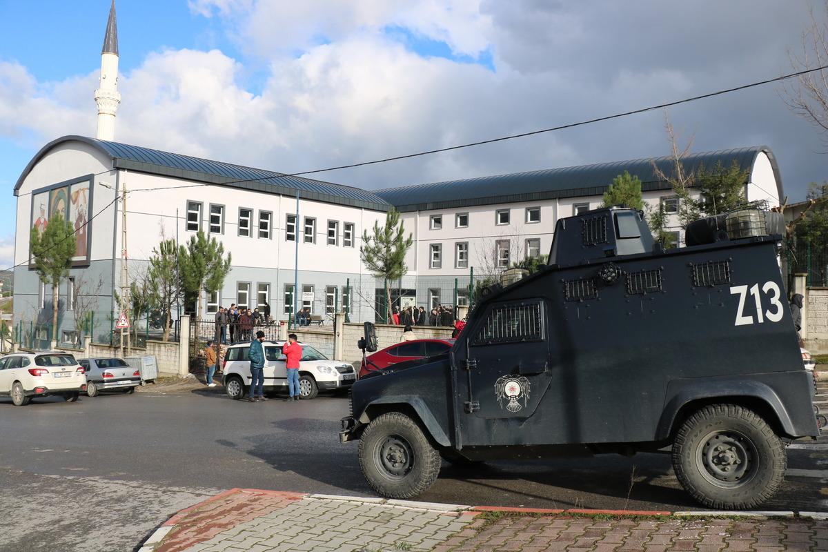 İstanbul'da cemevine &ccedil;irkin saldırı! Valilik'ten a&ccedil;ıklama 