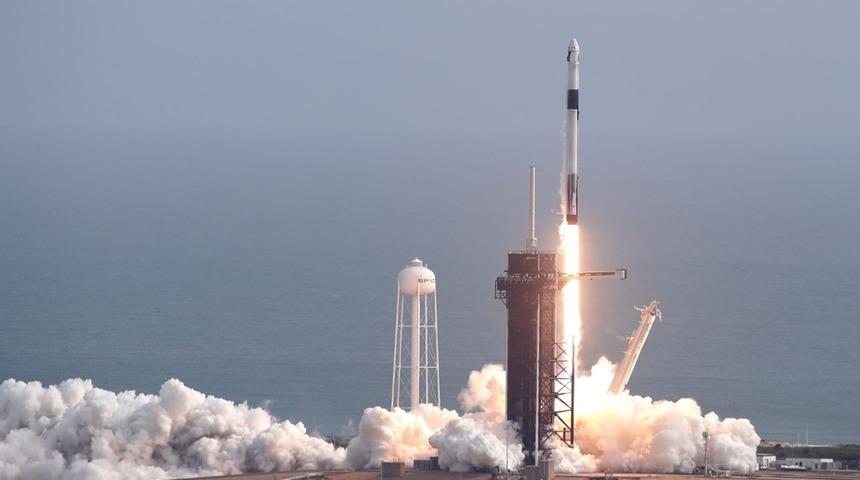 SpaceX 'acil durum kaçış sistemi'ni başarıyla test etti