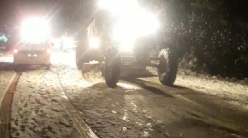 Osmaniye&rsquo;de kar g&ouml;rmeye gidip mahsur kalan vatandaşlar kurtarıldı