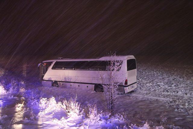 Sivas'ta otobüs şarampole indi: 7 yaralı<br />
