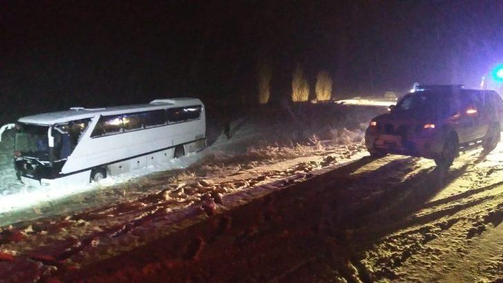 Genç futbolcuları taşıyan otobüs yoldan çıktı! 7 yaralı G4