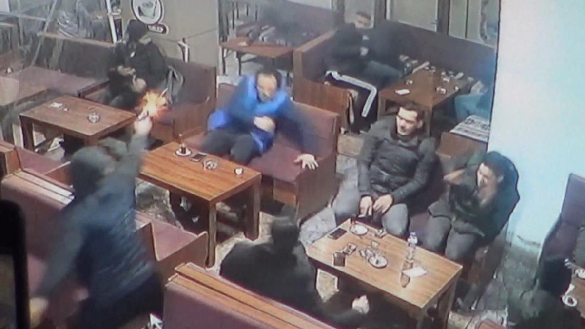 Bursa'da ortalık karıştı! &Ccedil;ay ocağında silahlı &ccedil;atışma: 1'i ağır, 2 yaralı