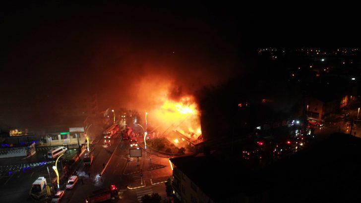 Kocaeli'deki AVM'de yangın! Onlarca dükkan kullanılamaz hale geldi G1