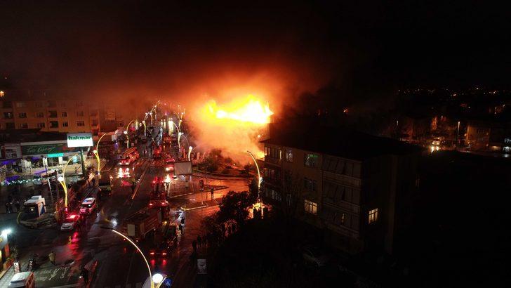 Kocaeli'deki AVM'de yangın! Onlarca dükkan kullanılamaz hale geldi G3