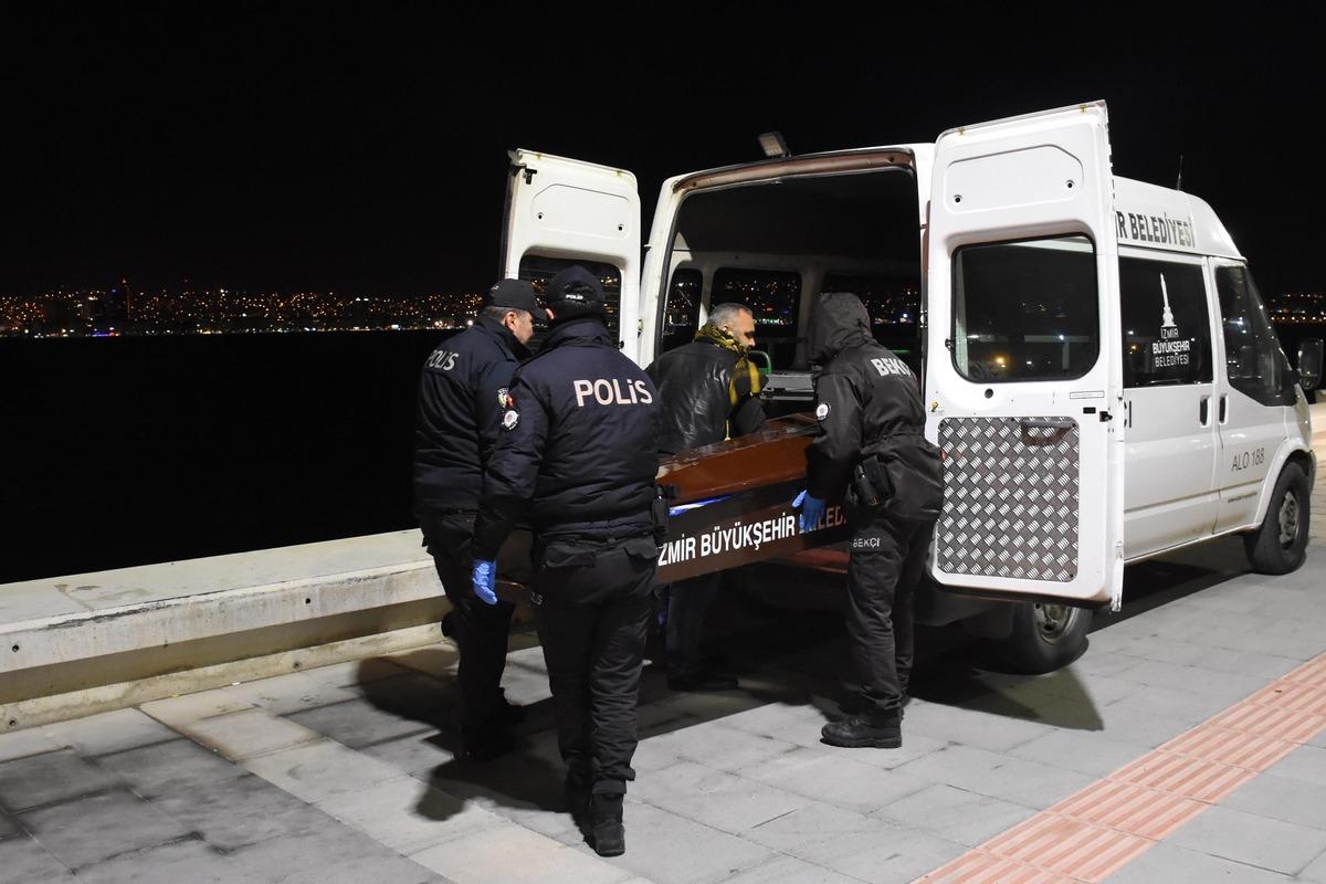 Uzman &Ccedil;avuş deniz kenarında intihar etti