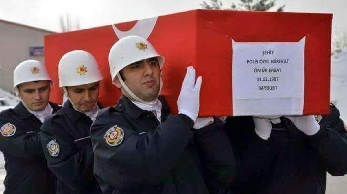 Şehit &Ouml;m&uuml;r Erbay, mezarı başında dualarla anıldı